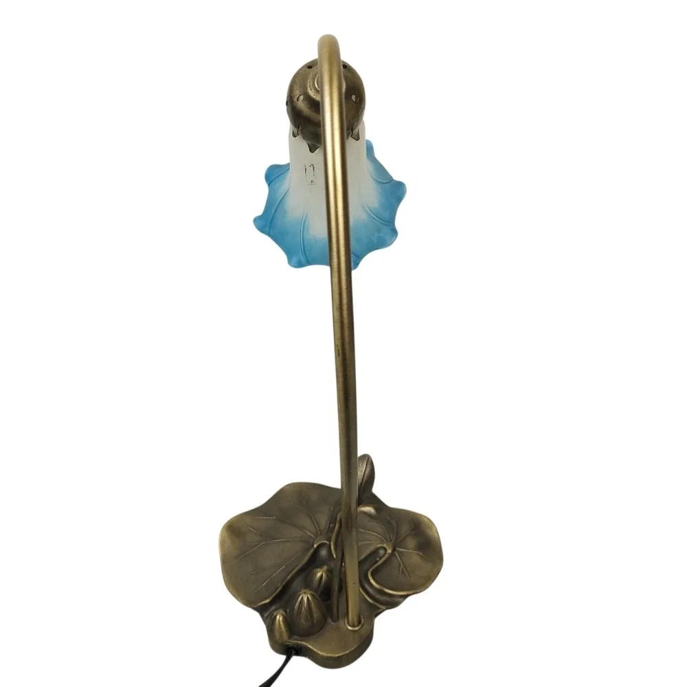 Tiffany Style Pond Lily Table Lamp 16